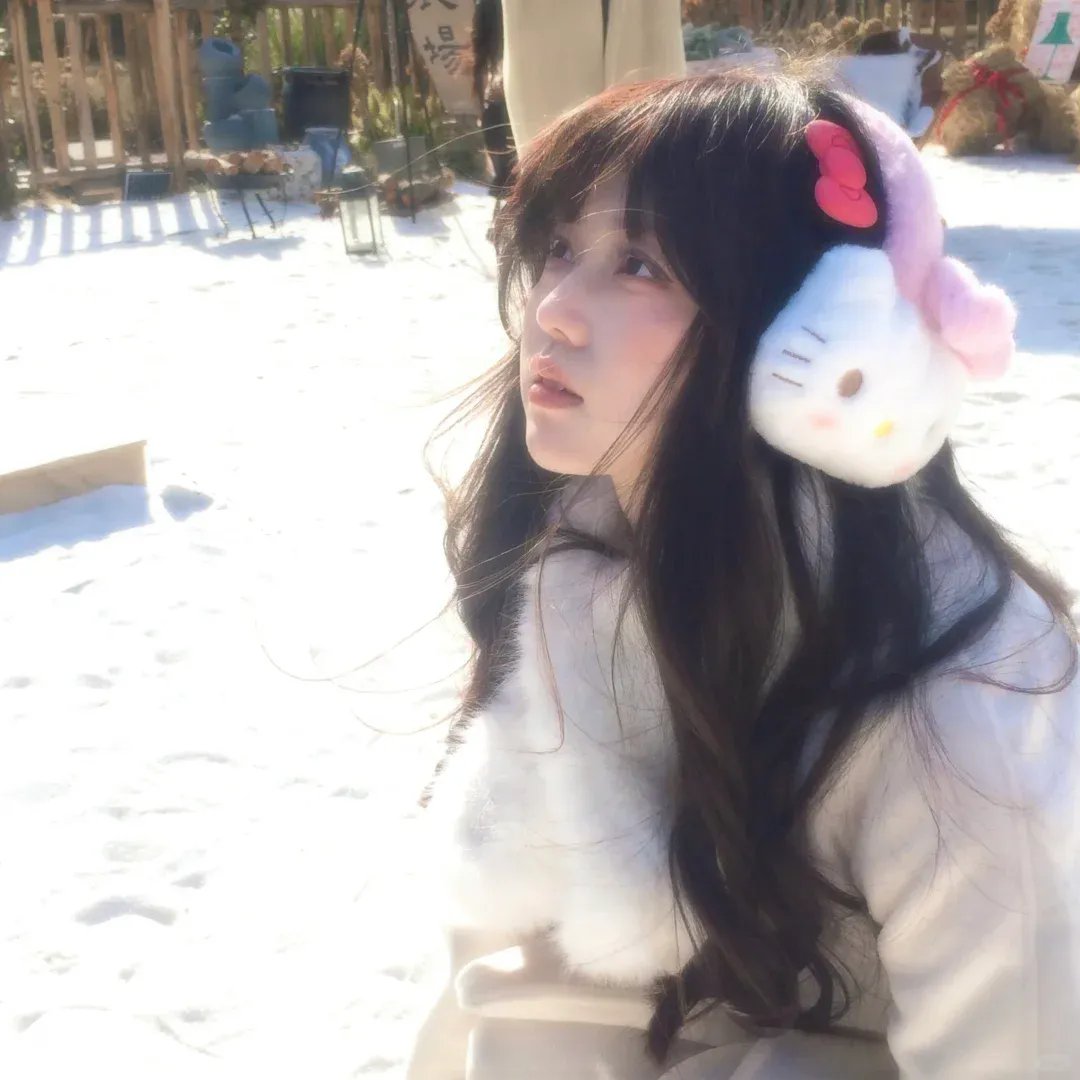 穿风信子蓝的少女